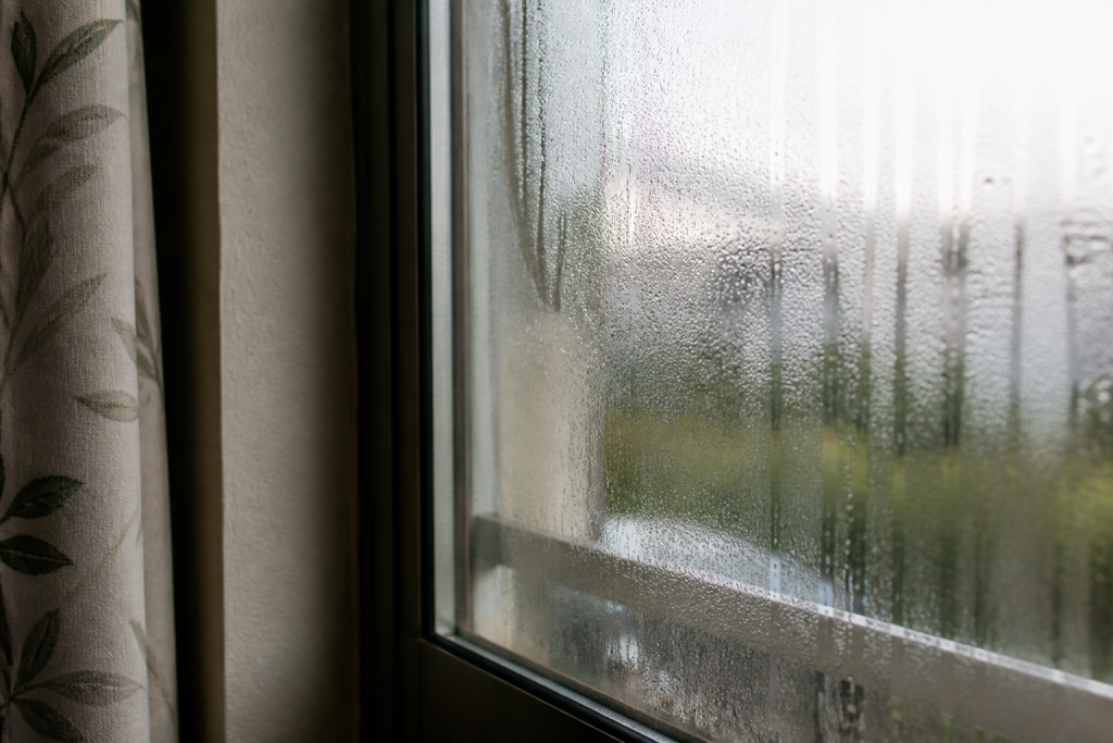Condensation sur vitre fenetre interieure maison