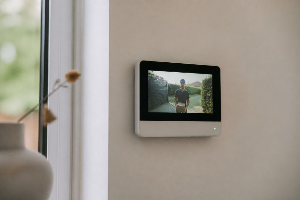 Sonnette video recevant notifications sur petit ecran moniteur